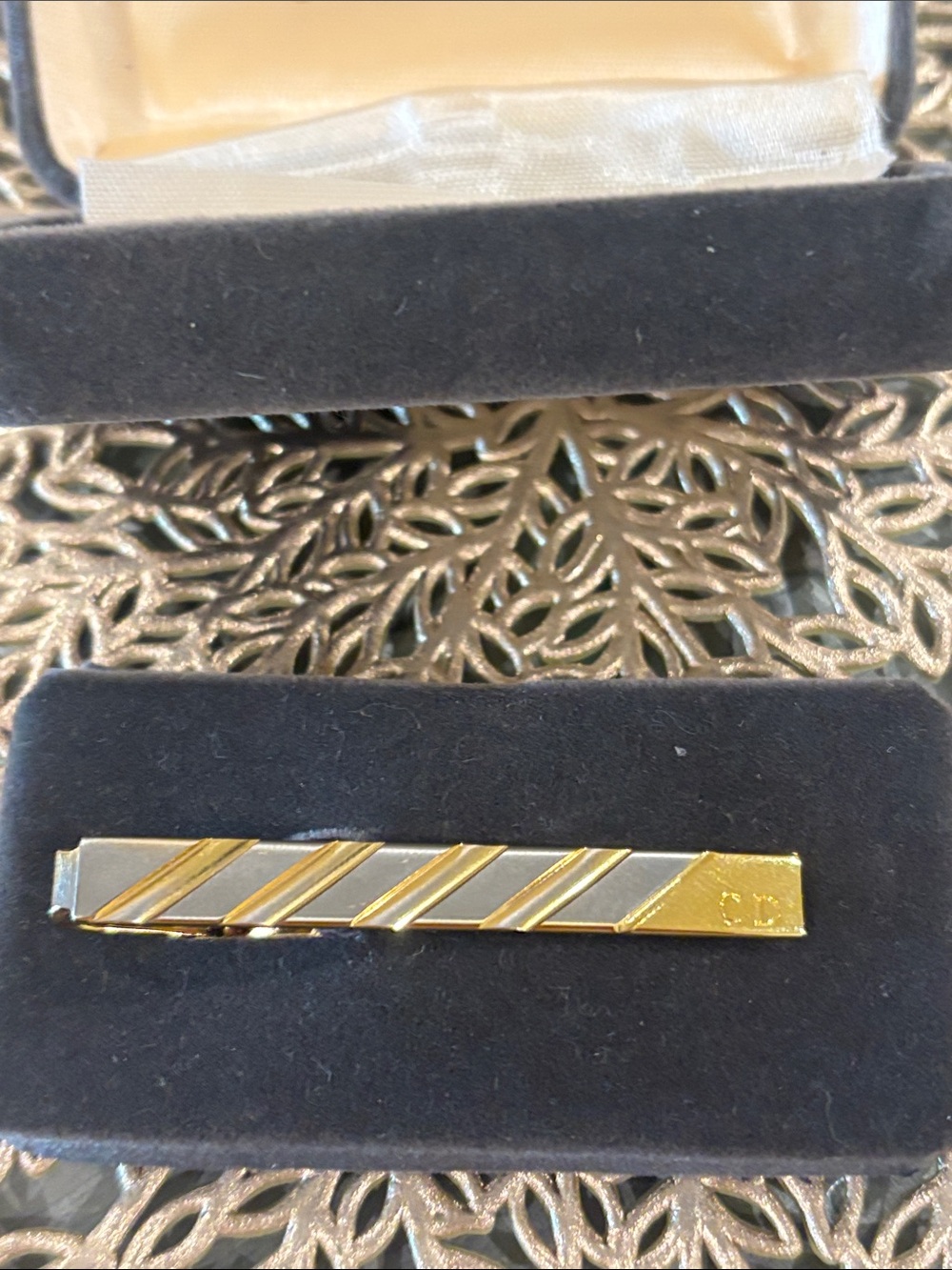 Vintage Christian Dior Gold Plate Tie
Clip Circa 1970 In Original Velvet
Case - Picture 3 of 5